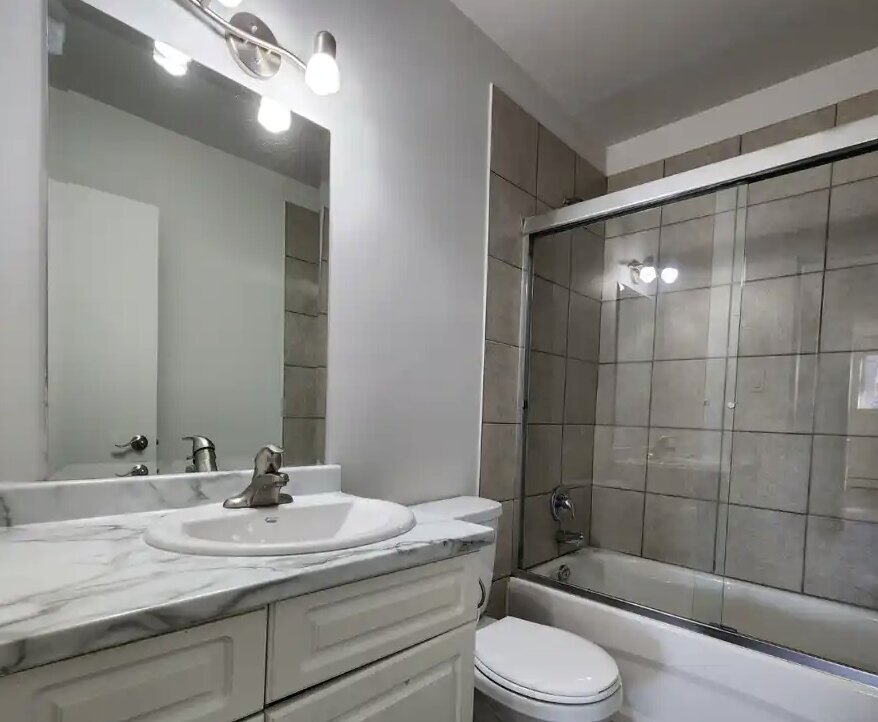 Updated bathroom with tiled tub surround